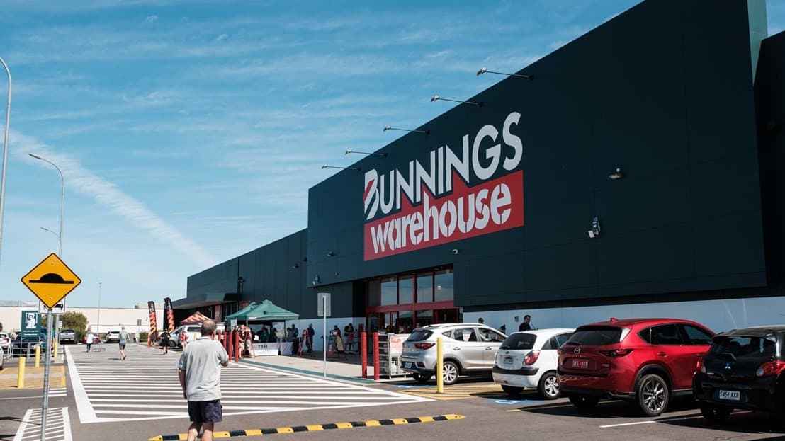 Extrneral shot of Bunnings Warehouse entrance
